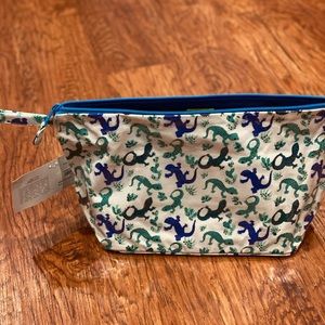 Roller rabbit toiletry case .